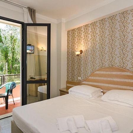 Hotel Nedy Marina di Massa Exteriér fotografie