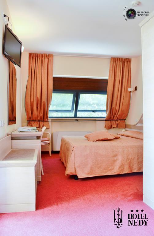 Hotel Nedy Marina di Massa Exteriér fotografie