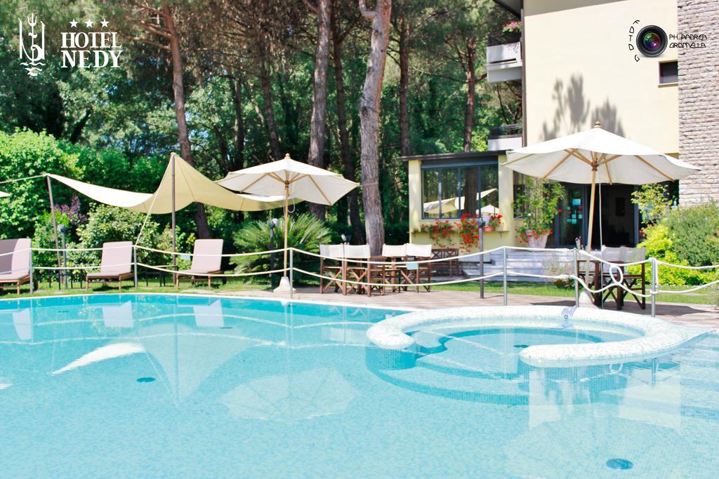 Hotel Nedy Marina di Massa Exteriér fotografie