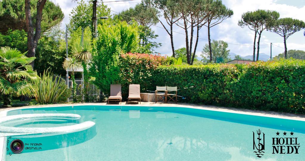 Hotel Nedy Marina di Massa Exteriér fotografie