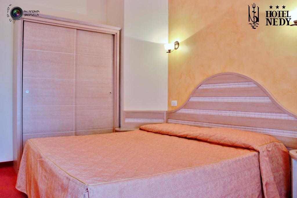 Hotel Nedy Marina di Massa Exteriér fotografie