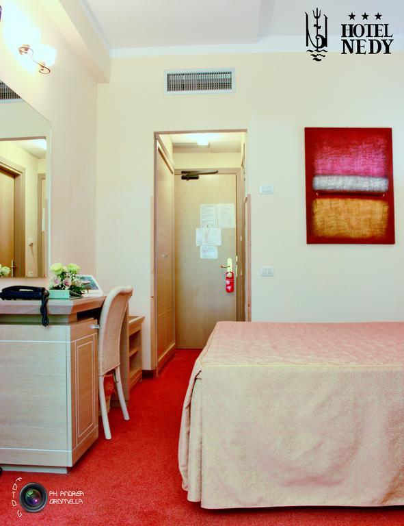 Hotel Nedy Marina di Massa Exteriér fotografie