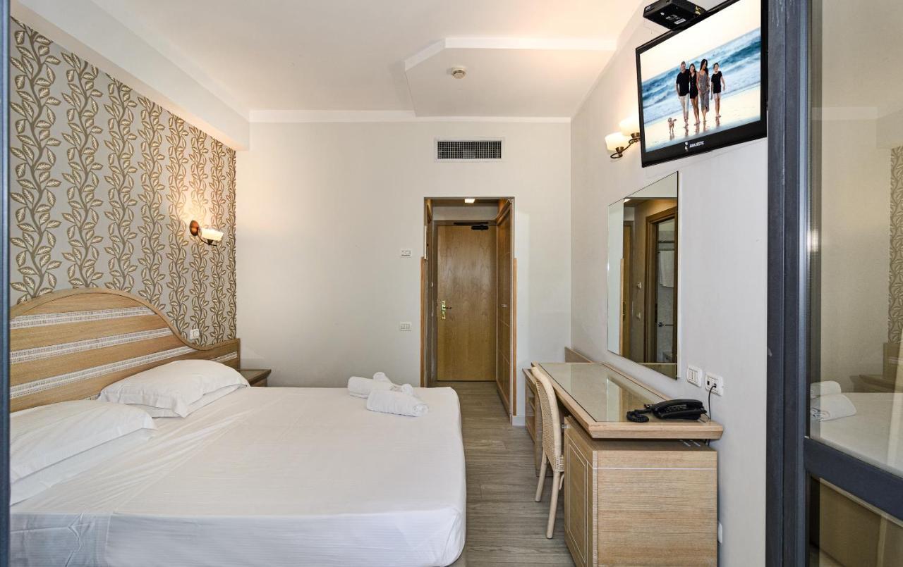 Hotel Nedy Marina di Massa Exteriér fotografie