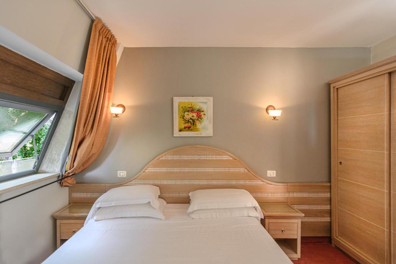 Hotel Nedy Marina di Massa Exteriér fotografie