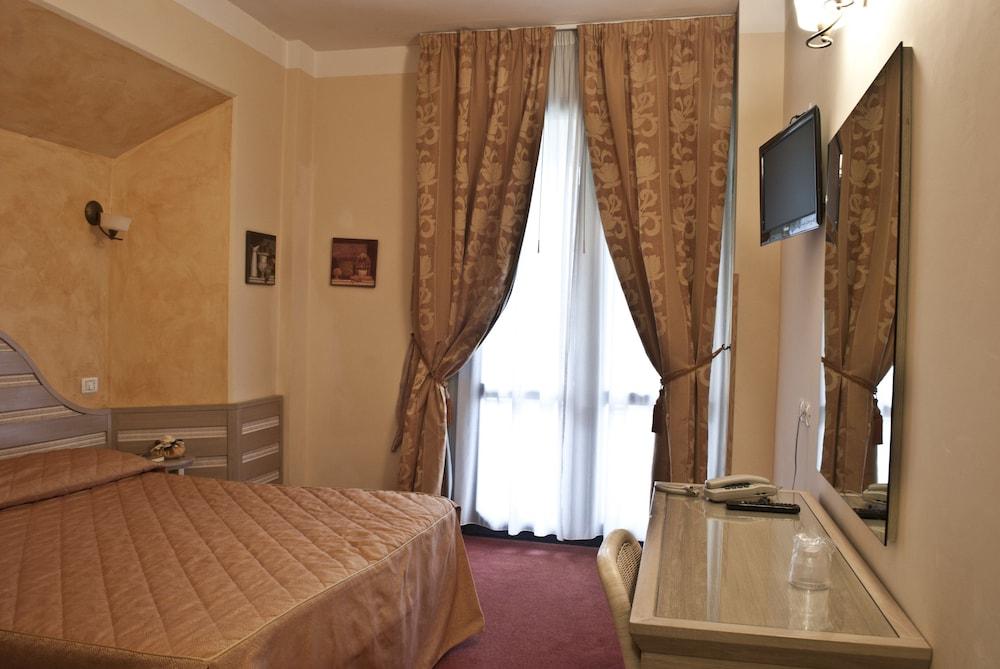 Hotel Nedy Marina di Massa Exteriér fotografie