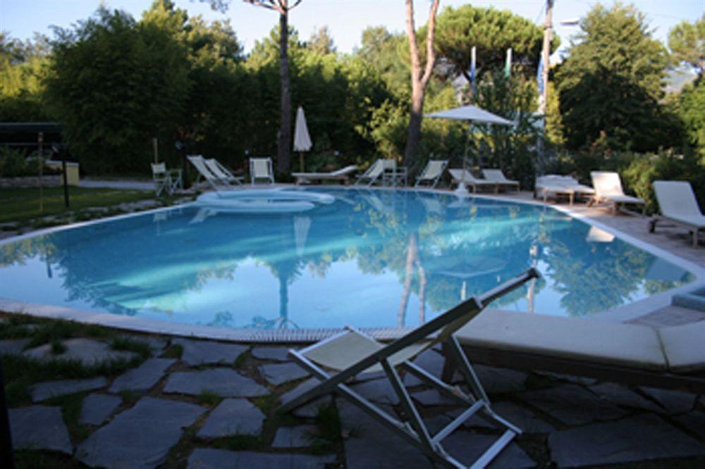Hotel Nedy Marina di Massa Exteriér fotografie