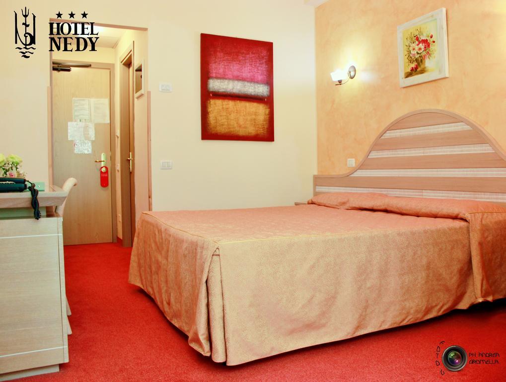 Hotel Nedy Marina di Massa Exteriér fotografie