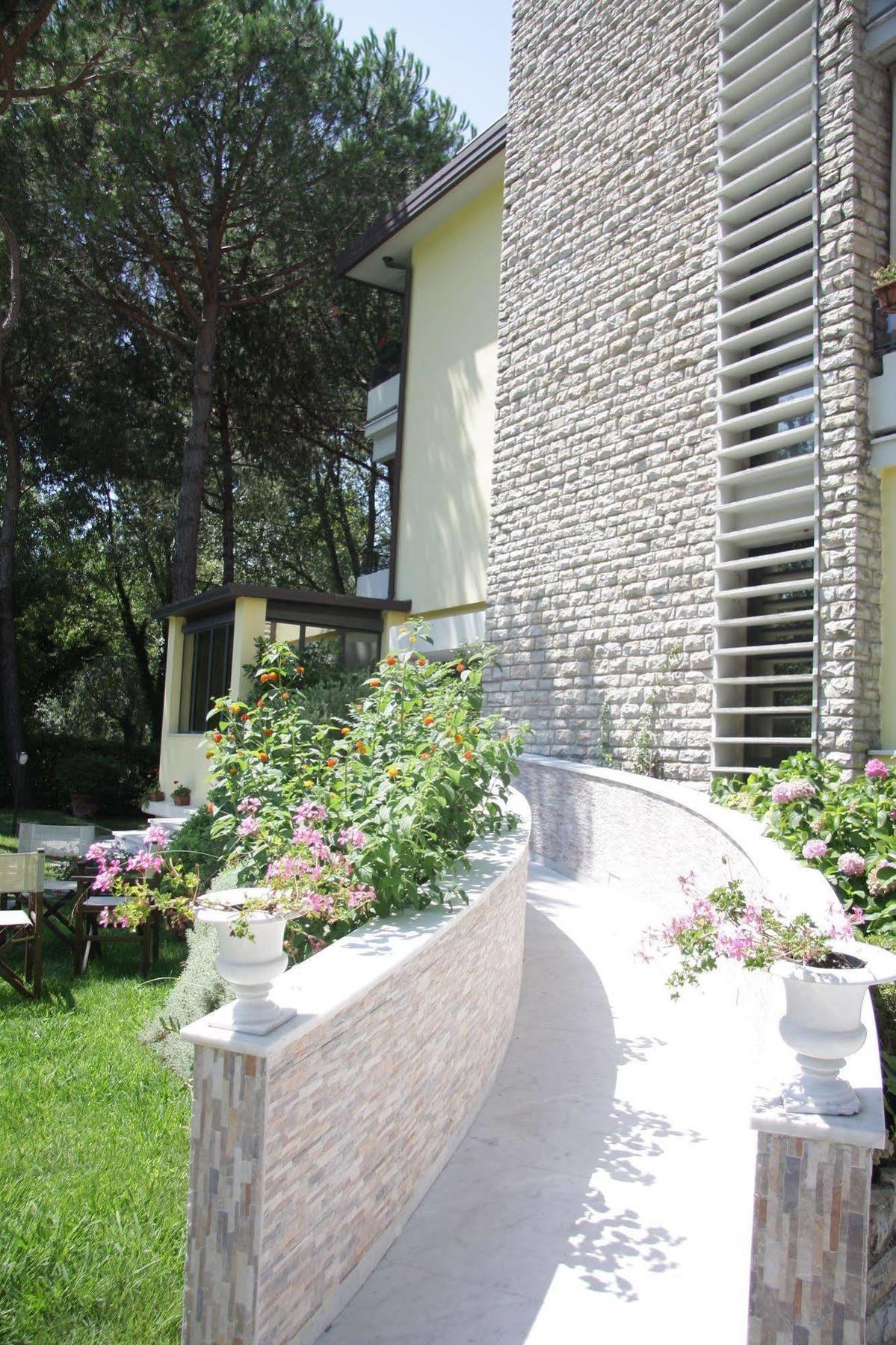 Hotel Nedy Marina di Massa Exteriér fotografie
