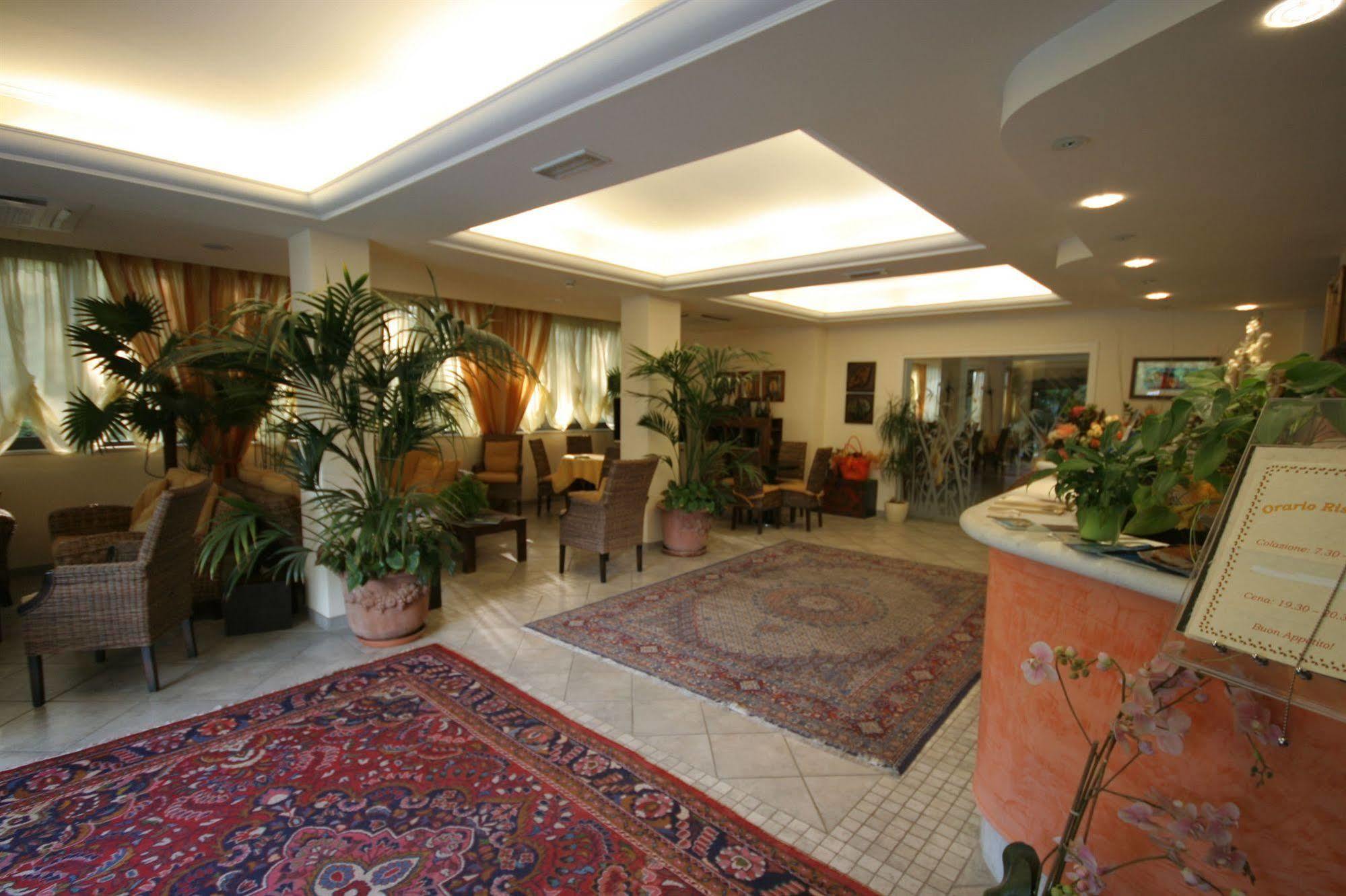 Hotel Nedy Marina di Massa Exteriér fotografie