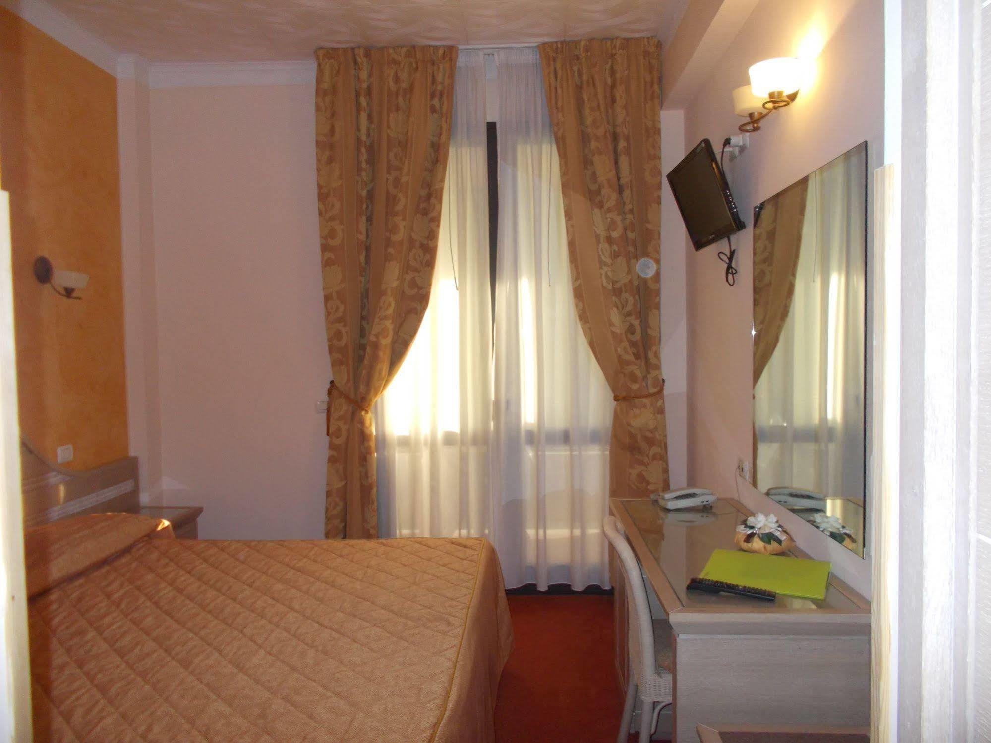 Hotel Nedy Marina di Massa Exteriér fotografie